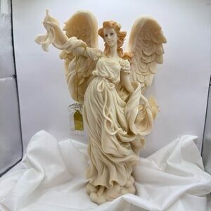 Seraphim Angel Hope “Light in‎ the Distance” 11.5x8x3” 1999#78104 candle broke